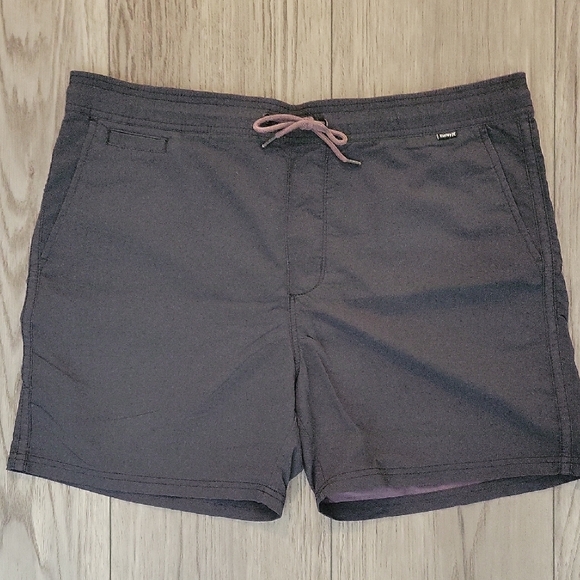 Hurley Phantom and Nike Collaboration with DRI-FIT and Stretch - Picture 9 of 12